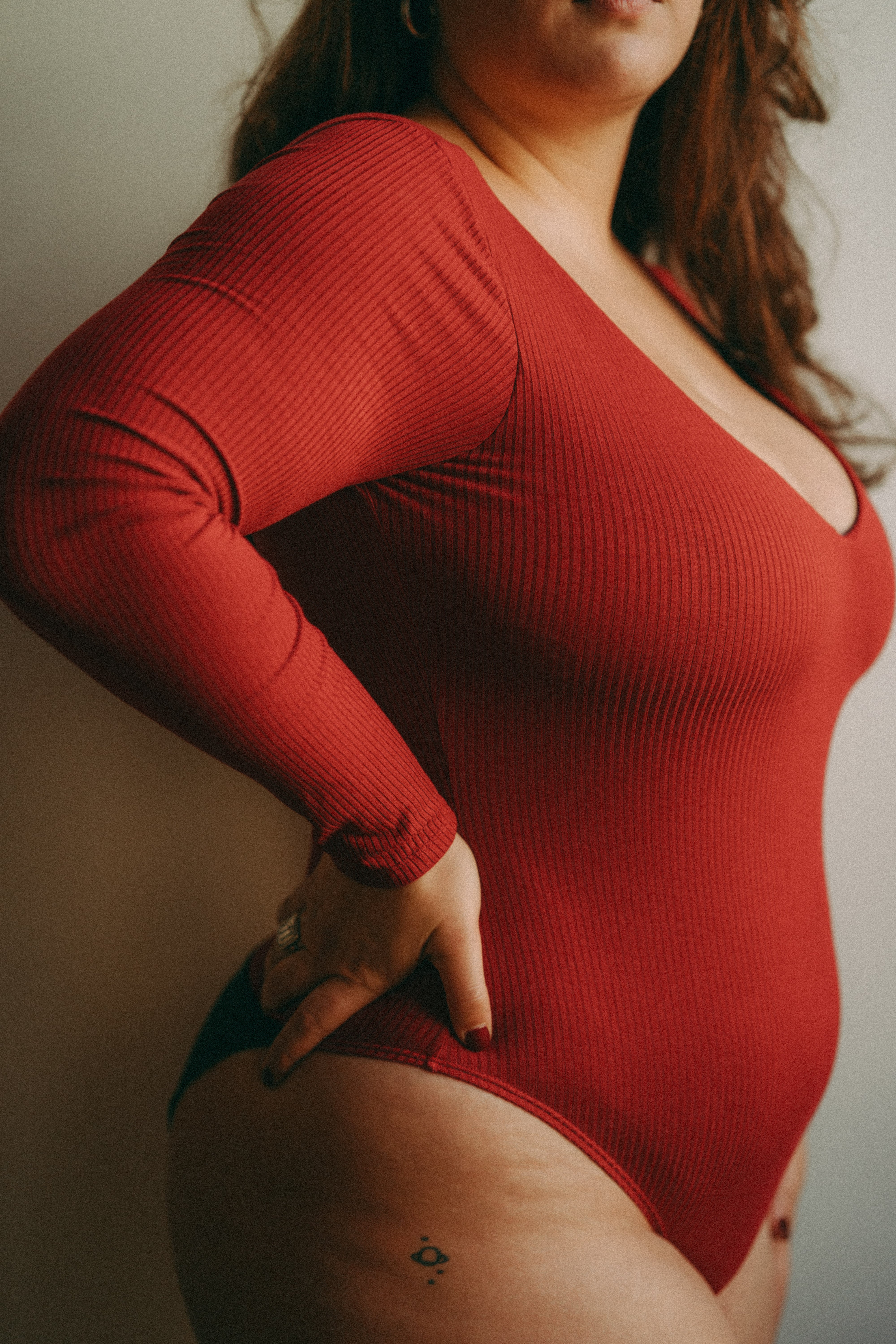 T34 Le body Céline rouge bordeaux côtelé col V