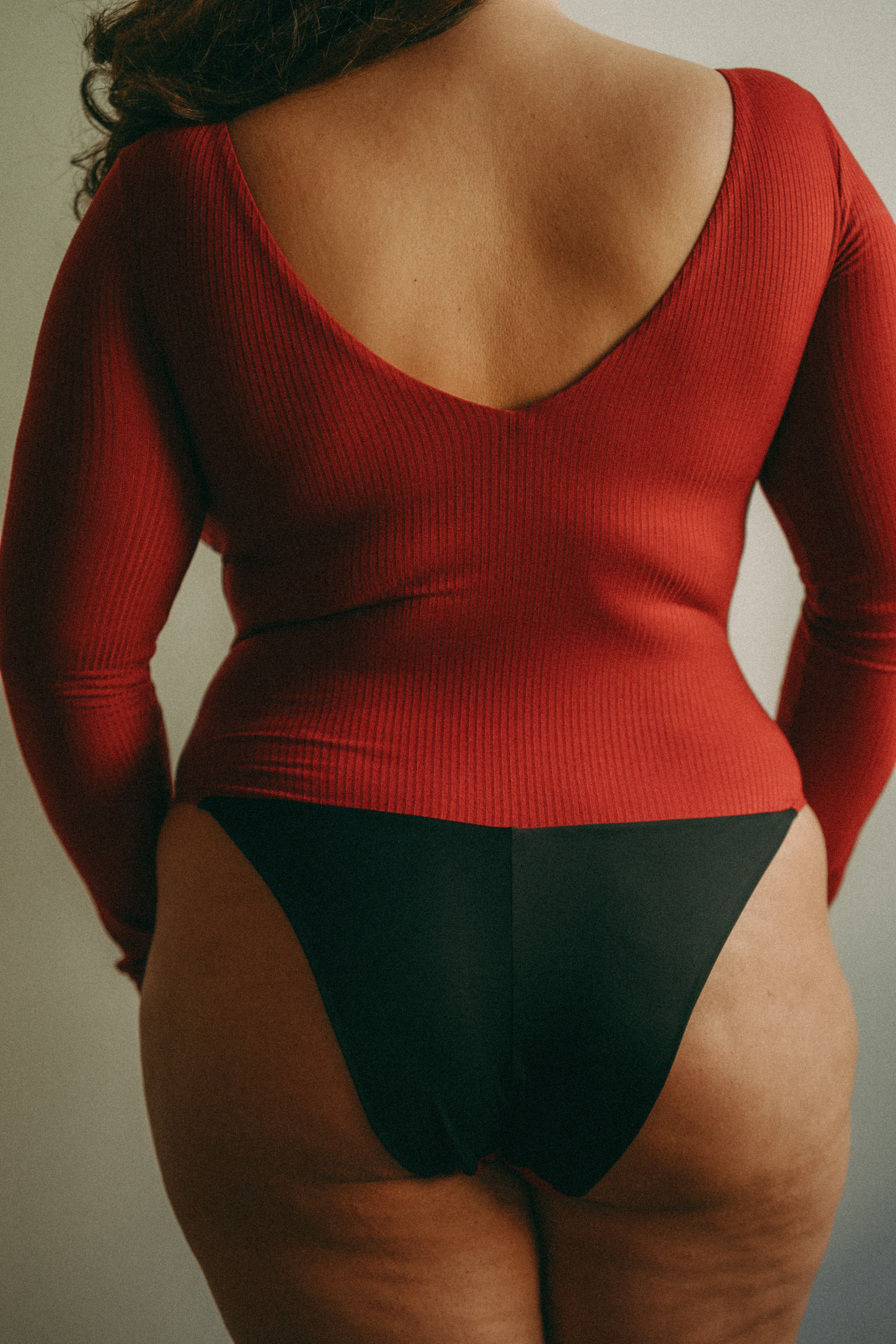 T34 Le body Céline rouge bordeaux côtelé col V