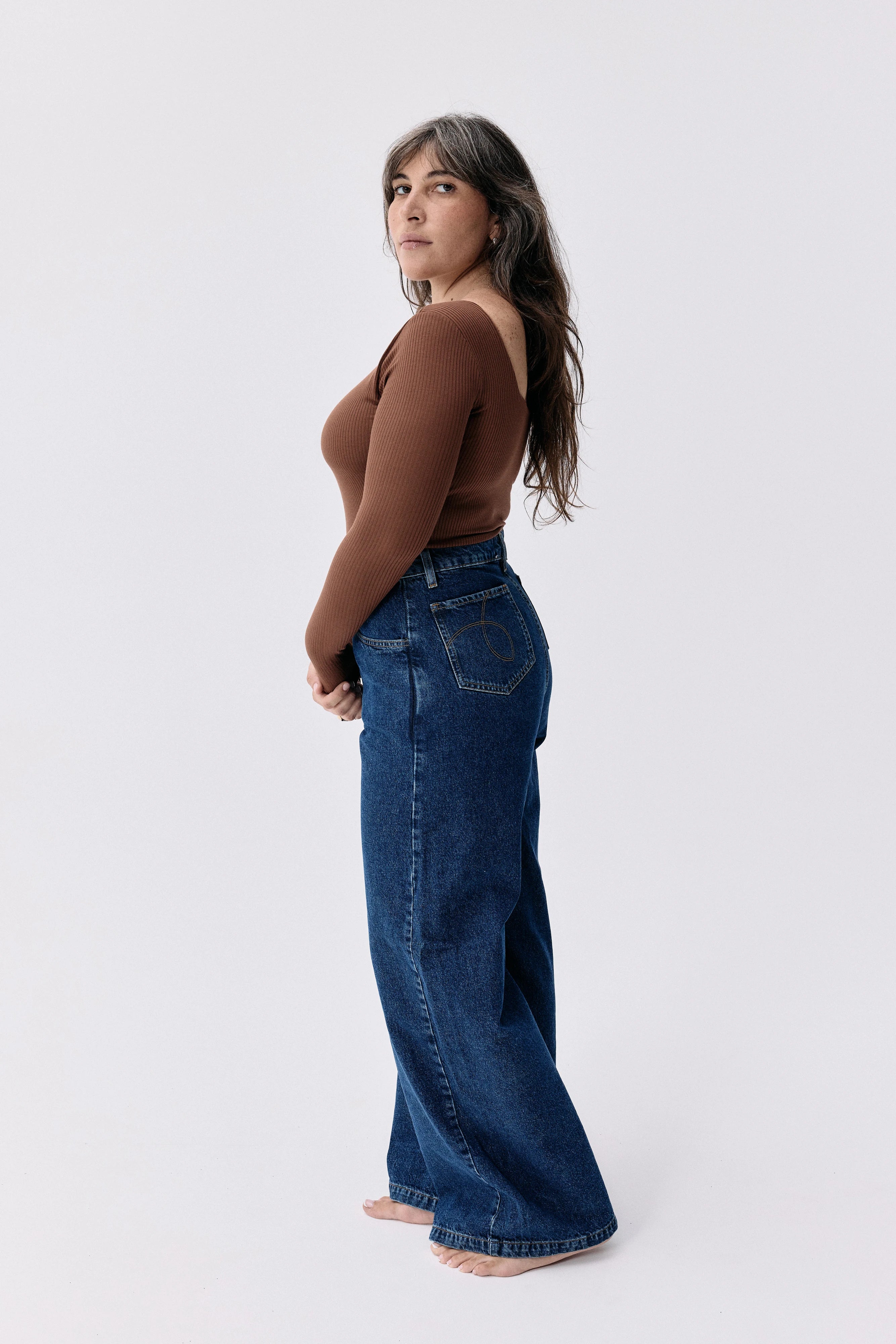 Body Céline cannelle Maline Bodywear, porté en look complet, collection Seconde Nature