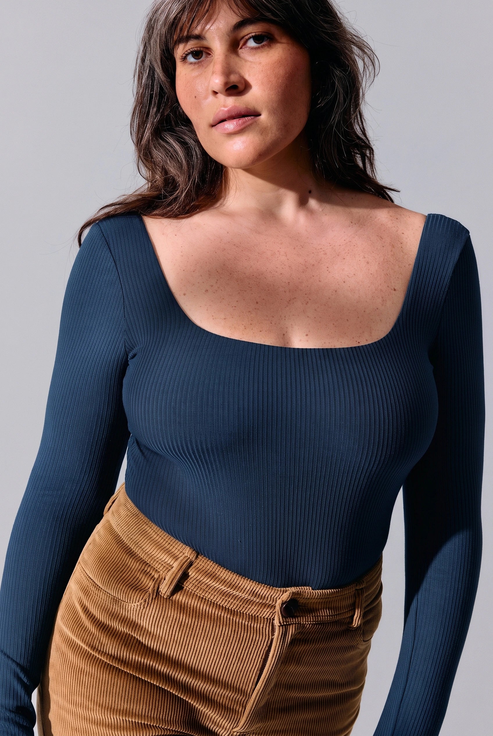 Détail du buste et de la maille du body Flora bleu marine Maline Bodywear