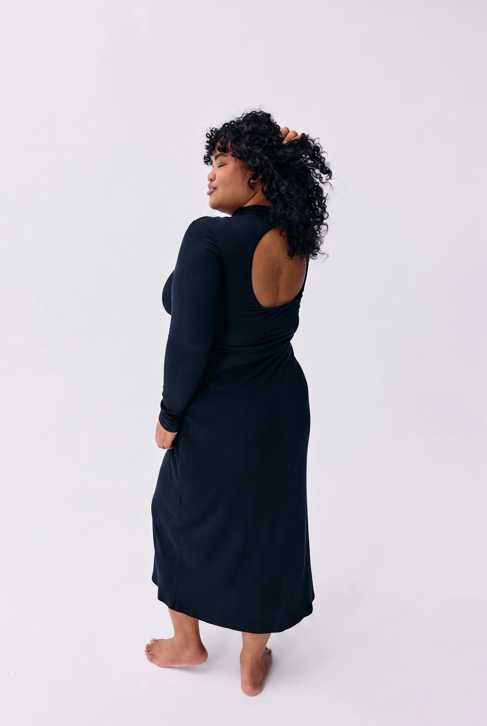 Robe Mina bleu marine Maline Bodywear, vue de dos et décolleté dos