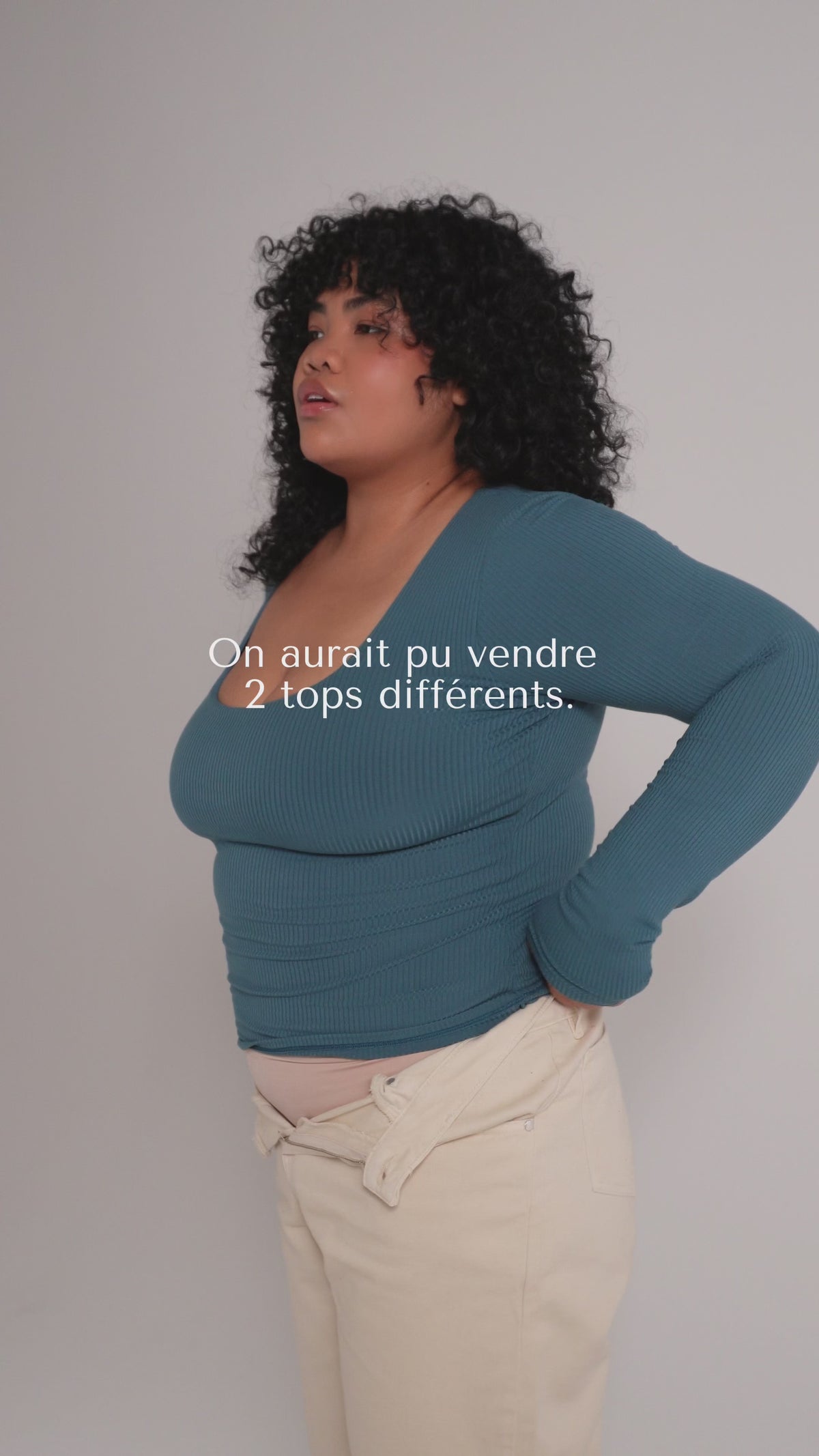 Charger la vidéo : Face A, face B. Pas de face cachée. Deux couleurs, une seule pièce, un maintien identique des deux côtés.